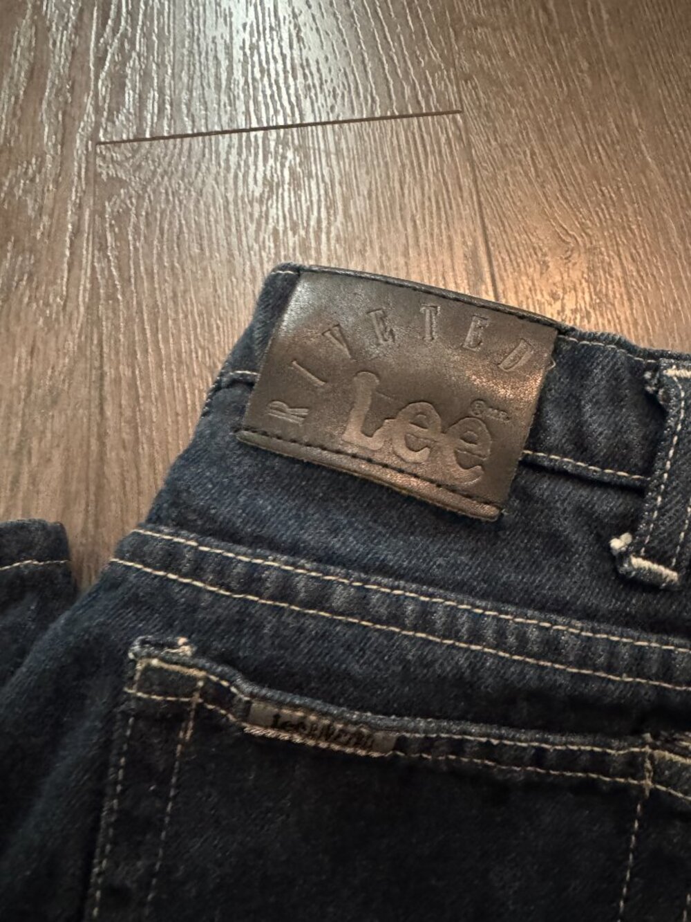vintage lee riveted dark blue navy straight slim leg jeans size 28 (fits small)